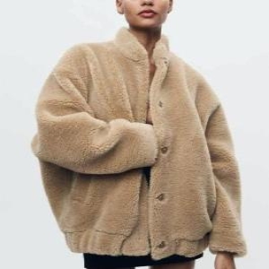 자라 플리스 양털 뽀글이 루즈핏 퍼점퍼 하프코트 여성 털자켓 4360243이미지입니다. 누르면 해당 게시물로 새창이동합니다.