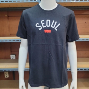  리바이스 남녀 공용 SEOUL 로고 반팔 티셔츠 블랙_21945-0368