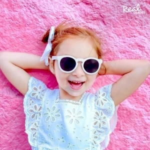 리얼키즈쉐이드 볼트 선글라스이미지입니다. 누르면 해당 게시물로 새창이동합니다.