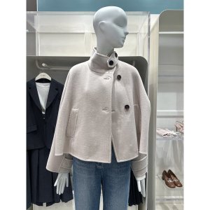 쥬크 루즈핏 하이넥 크롭 코트 Z244MSG151이미지입니다. 누르면 해당 게시물로 새창이동합니다.