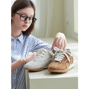 CLASSIC Tone Sneakers att201