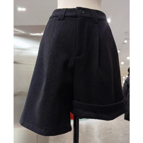 파프리카 루미앤플로모던. 울라이크 원턱 숏팬츠SK4SSL01J