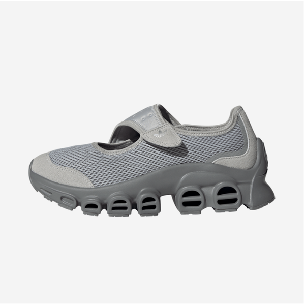 아디다스 아디폼 메가제인 JH7556이미지입니다. 누르면 해당 게시물로 새창이동합니다.