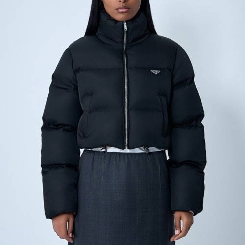 프라다 트라이앵글 메탈 로고 하이넥 집업 리나일론 다운 자켓 29D056 1WQ8 F0002_이미지