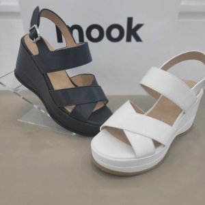 무크 베이직 가보시 웨지힐 샌들 8cm 522506_DJ이미지입니다. 누르면 해당 게시물로 새창이동합니다.
