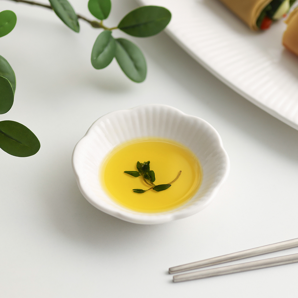 메종오브제 순백 화이트 도자기 소스볼이미지입니다. 누르면 해당 게시물로 새창이동합니다.