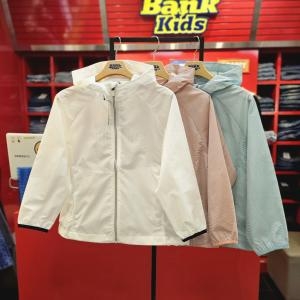 출시 몸에 붙지 않는 소재로 가벼우면서 시원한 시어서커 홑겹 후드 바람막이 점퍼 IKJA25301_쇼핑점