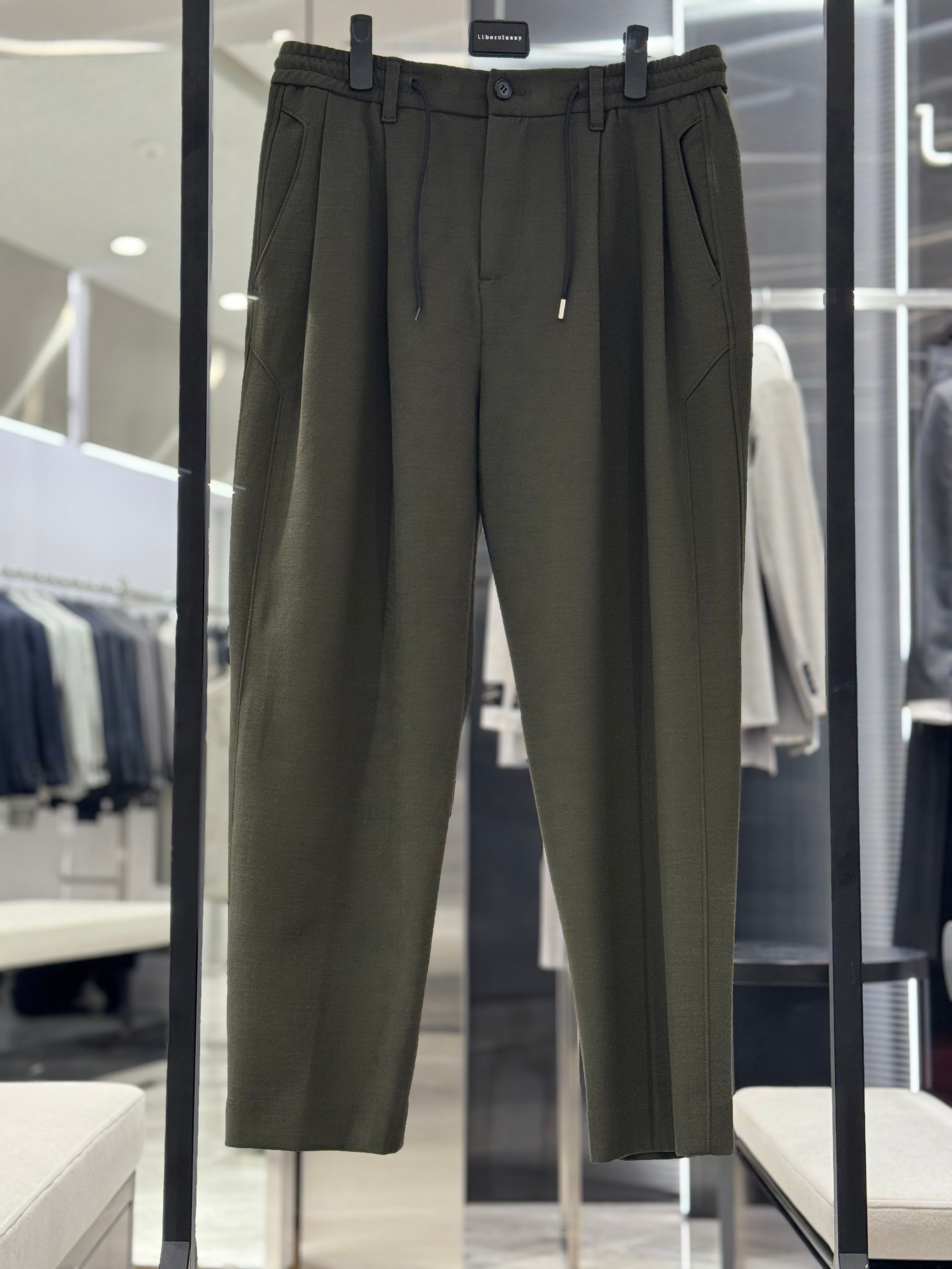 리버클래시 카키 배기 투턱 절개라인 스트링 팬츠 LKF23456_이미지