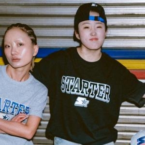 스타터 컬리지 로고 반소매 SA242ISS06-BLK_이미지