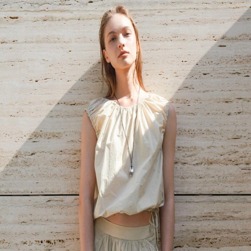 나인 BL-4323 MIA RIBBON SET-UP SHIRRING TOP