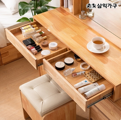 ���Ͱ��� �ο�� 3�ܼ����� LED���� Ȯ���� ���� ȭ��� ��Ʈ 1100