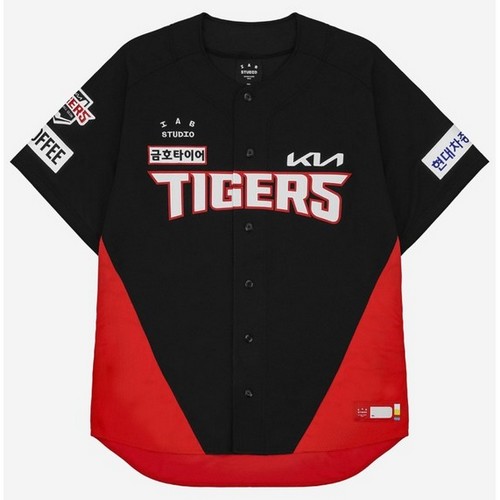 아이앱 스튜디오 x 기아 타이거즈 어센틱 어웨이 유니폼이미지입니다. 누르면 해당 게시물로 새창이동합니다.