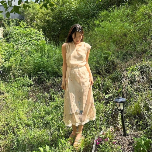 브이넥 민소매 쉬폰 롱 원피스 D253MSE007