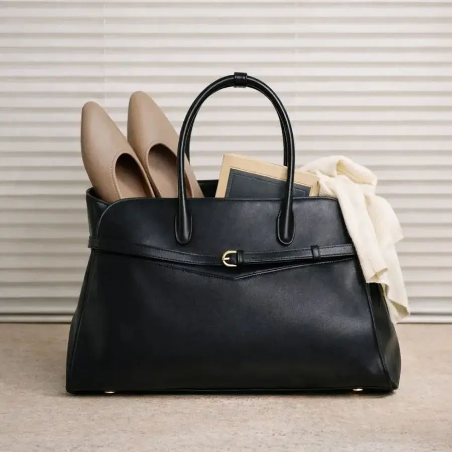 코모레비뮤지엄 바로배송_ 카우레더 클래식 버클 리비 토트백_레더 블랙 I B03-1 2970411 414621