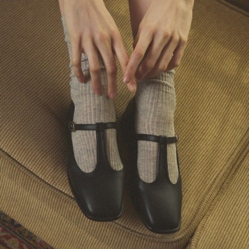  플로리다스튜디오 여성 리아 스퀘어토 T 스트랩 플랫 블랙_FL3524