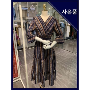  플라스틱아일랜드 V넥 밑단 티어드 롱 원피스_PK3WO835