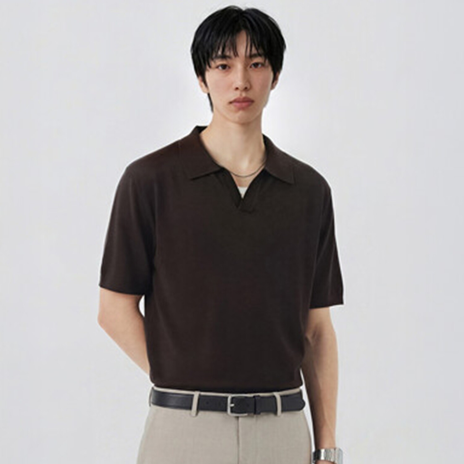 폴햄 남성 린넨 슬릿넥 플레인 반팔 스웨터 PHG2ET1090이미지입니다. 누르면 해당 게시물로 새창이동합니다.