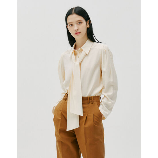 질스튜어트뉴욕 베이지 스트랩 긴팔블라우스 JSBL2D250I1_이미지