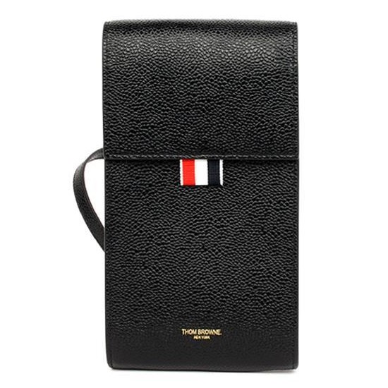 톰브라운 스트랩 숄더백 MAC113A 00198 001이미지입니다. 누르면 해당 게시물로 새창이동합니다.