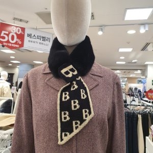 신원 베스띠벨리 20 B로고 인조털 머플러 2010BK