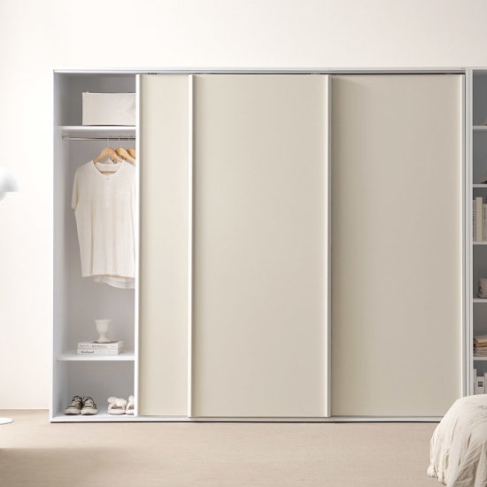 ���׶󰡱� ��ο� 3���� �����̵� ���� 2300