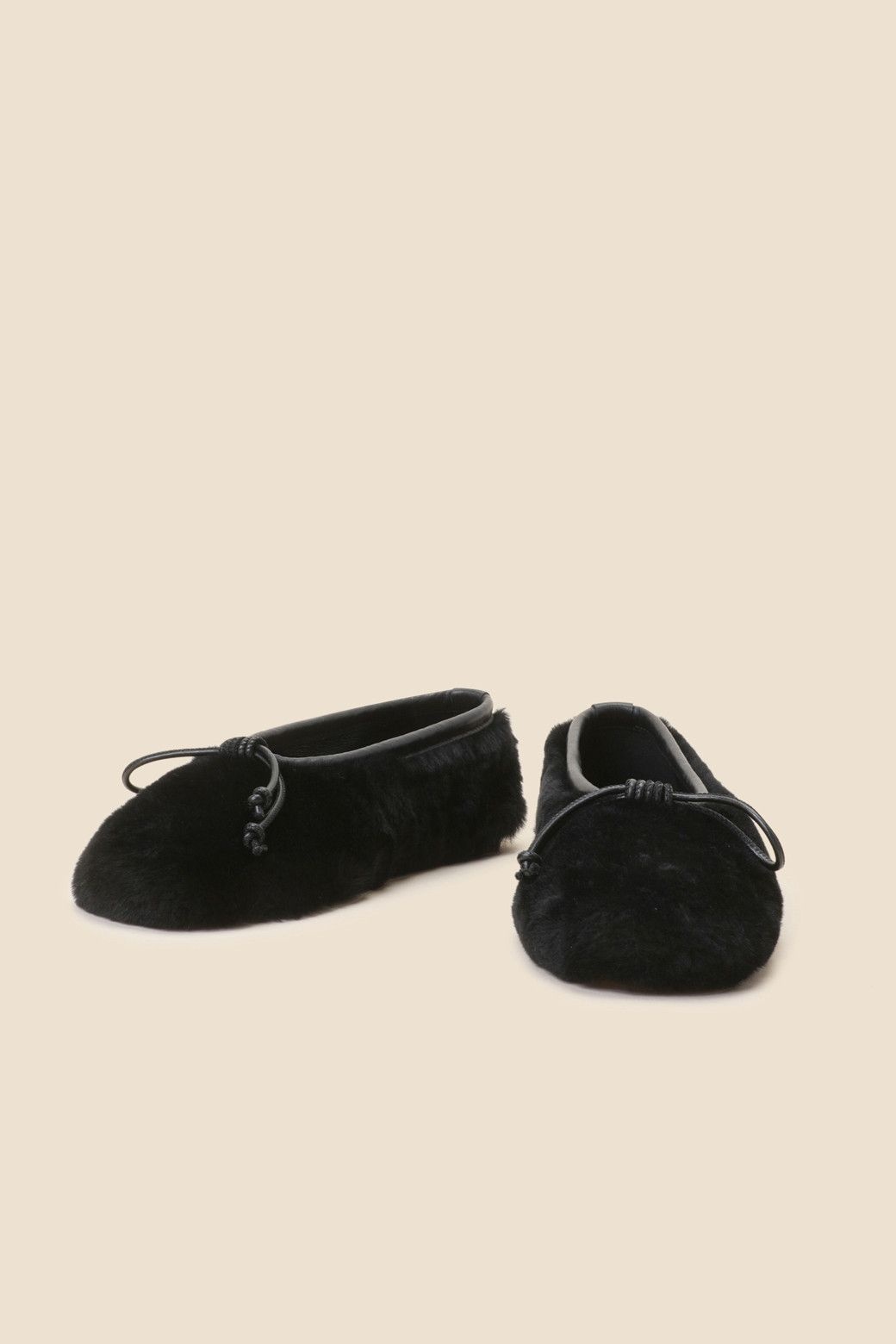 리본 퍼 플랫 DW1DW24702BLK