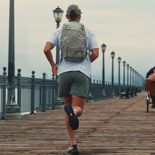 그레고리 가방 레이븐12 러닝백팩 12L SHADOW GREY GO588003