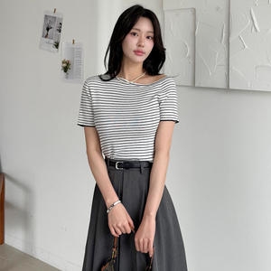 모리스커밍홈 언발숄더 스트라이프 니트_M2505KN624B_이미지