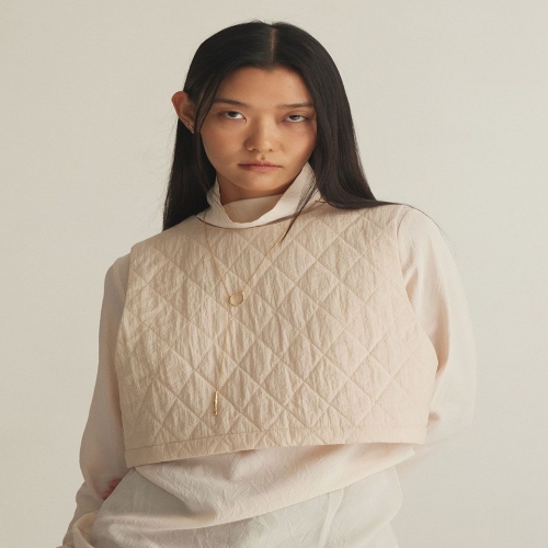 베터카인드 리본 백 크롭 패딩 베스트 RIBBON BACK CROP PADDING VEST BP6APT1108_이미지