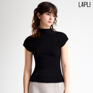 플리츠미 라플리 최초가 119000원 스퀘어 플리츠 하이넥 티셔츠_LPTSM025026이미지입니다. 누르면 해당 게시물로 새창이동합니다.