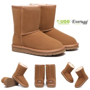 UGG 어그 키즈 클래식 부츠이미지입니다. 누르면 해당 게시물로 새창이동합니다.