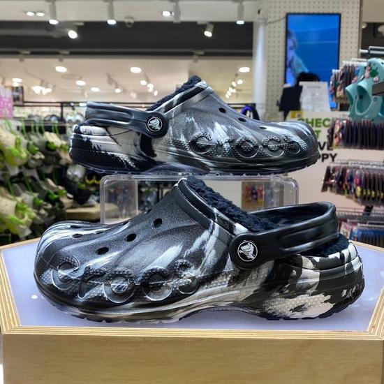 크록스 바야 라인드 마블 클로그 208333-0C4_이미지