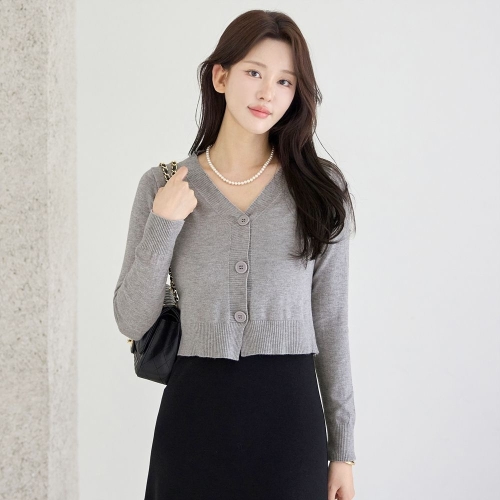 모리스커밍홈 쓰리버튼 브이넥 크롭 가디건_M2509CD605C