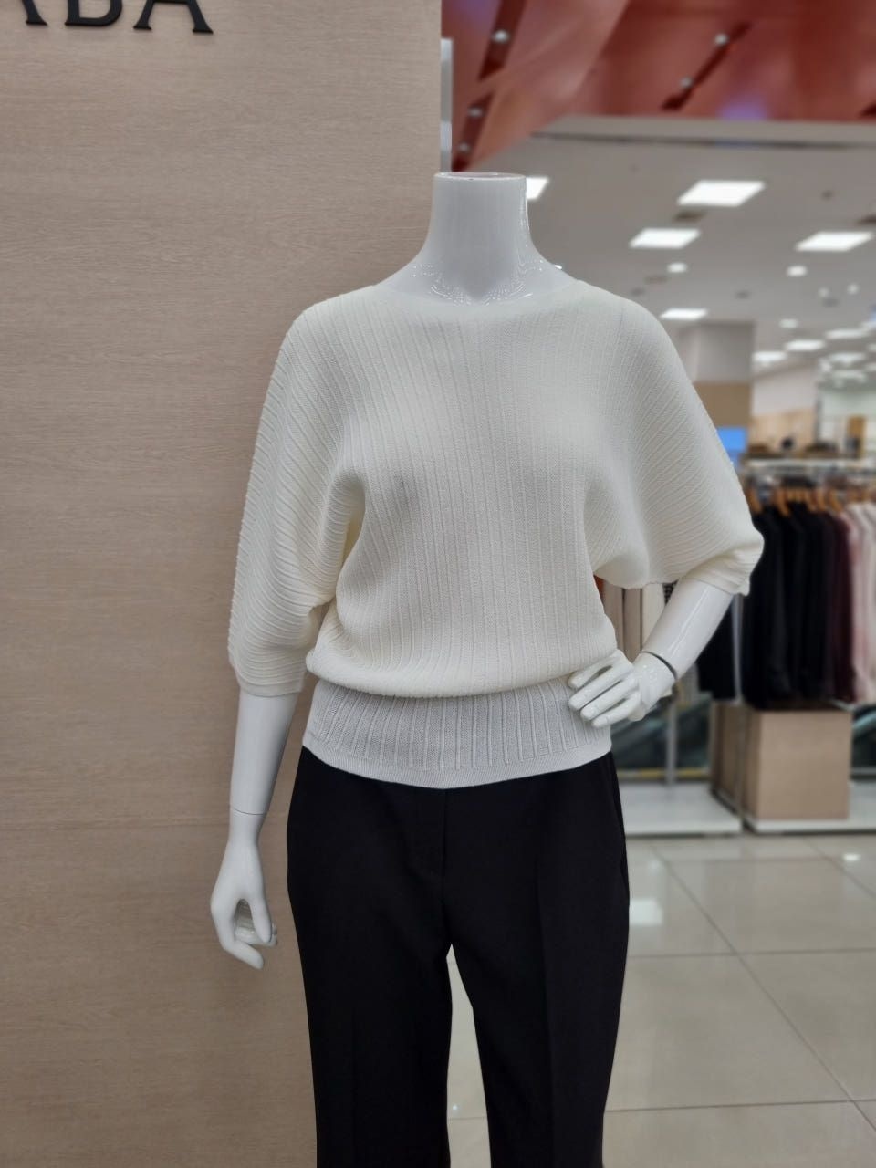 아이잗바바 홀가먼트 돌먼 슬리브 풀오버 니트 BS4B1PO631/아이보리 _DG_이미지