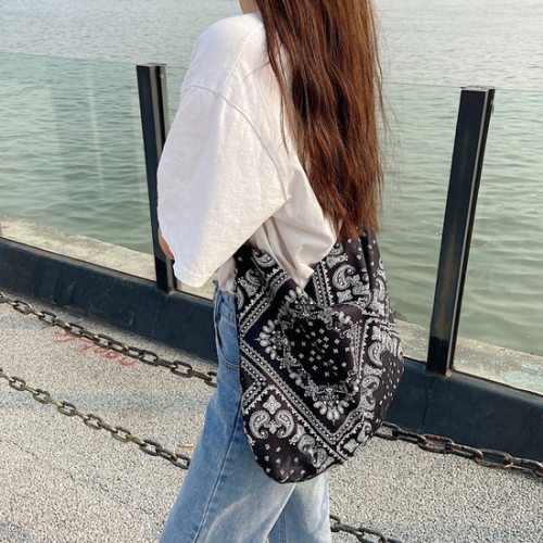 페이즐리 보부상가방 여성 여름숄더백 에코백 면소재 가벼운 휘뚜루마뚜루 여행크로스백 446993_이미지