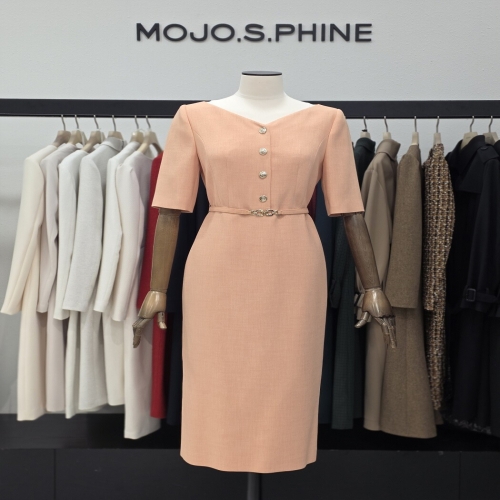 모조에스핀 보트넥 벨티드 원피스 J251MSE010