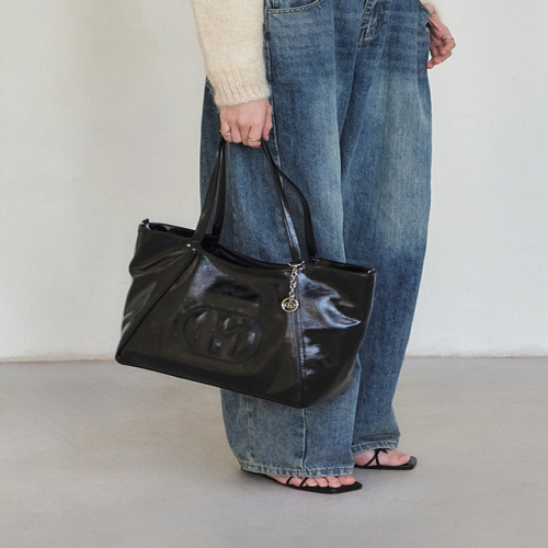 헤지스 H20크링클 시그니처 H 블랙 와이드 유광 쇼퍼백 L_HIBA5F528BK_이미지