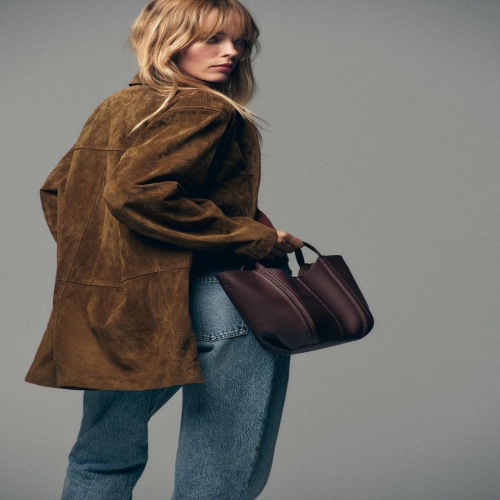 �ڶ� ���� ���� ���۹� ž�ڵ� ȣ���� Burgundy ���ǵ� Red ���� 133959