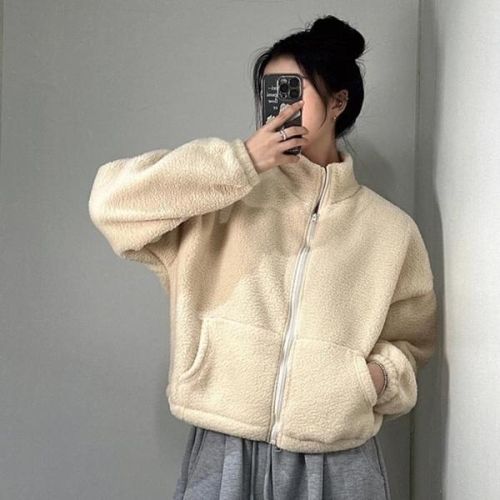 셀러허브 여성 양털 후리스 플리스 뽀글이 집업 점퍼 자켓 2color 여자 크롭 하이넥 카라 S19356883이미지입니다. 누르면 해당 게시물로 새창이동합니다.