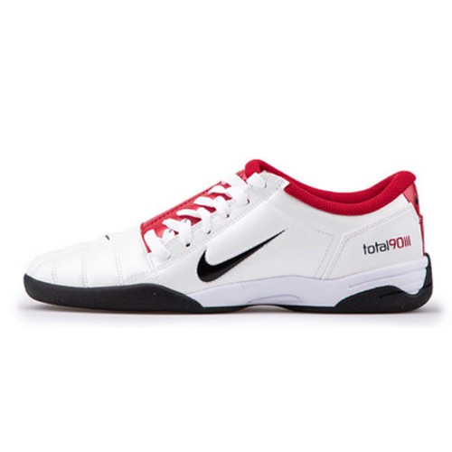 나이키 토탈 90 IC HQ2851-100이미지입니다. 누르면 해당 게시물로 새창이동합니다.