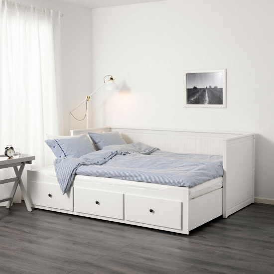 ���ɾ� HEMNES ���̺��� ħ�� S
