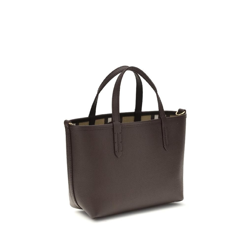 버버리 Bloomsbury Mini Reversible Tote Bag PEAT/SAND 8119627_C1762_이미지