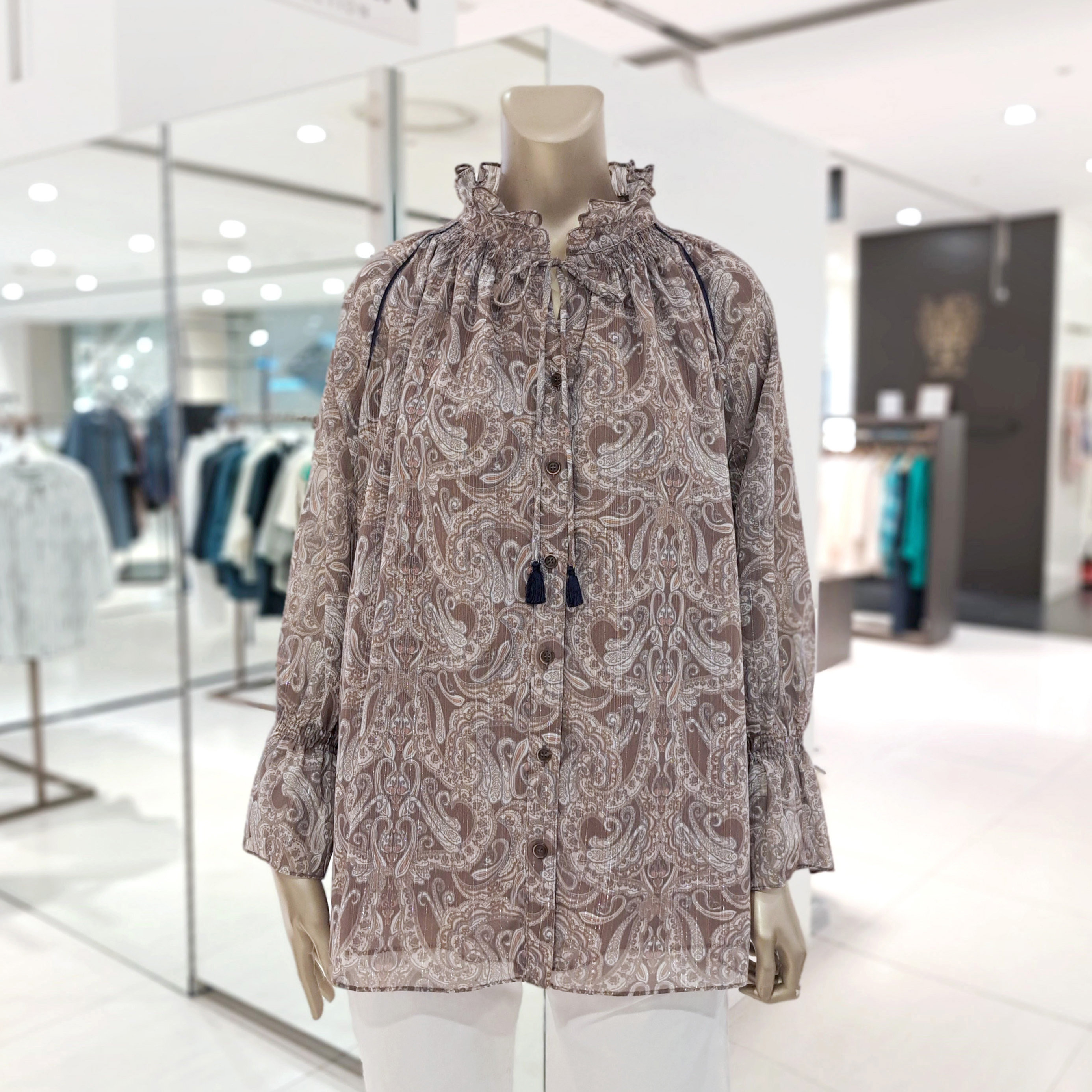 데미안 메탈 포인트 수술 블라우스 DH22504이미지입니다. 누르면 해당 게시물로 새창이동합니다.